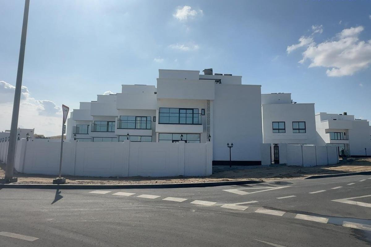 New Furnished Villas for Rent in Al Ruwais – Direct Sea View – 3 Master Bedrooms 6