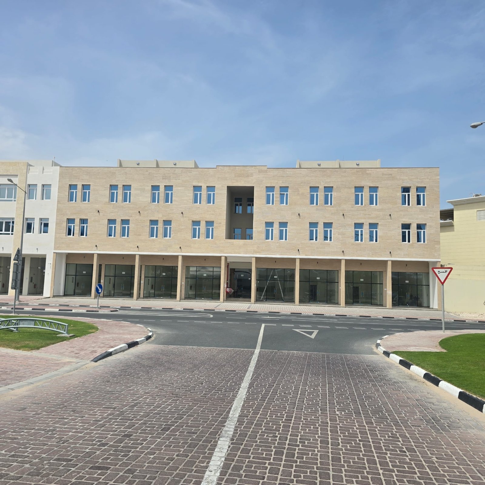 عمارة جديدة للبيع في مريخ مقابل أسباير 1